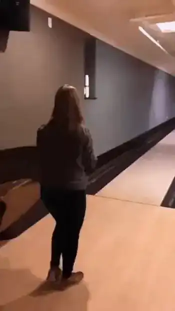 frau bowling