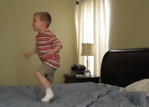 Kissenschlacht mit Kind kissenschlacht Kinder