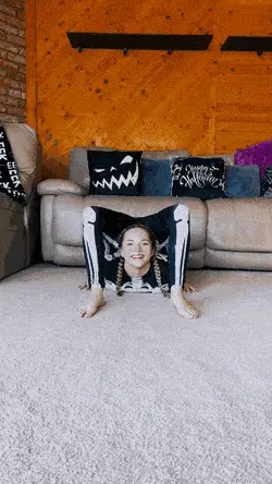 Brich dir nur nicht die Knochen schlangen frau