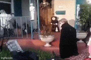 Kleine Schwester beschützt Bruder shwester bruder